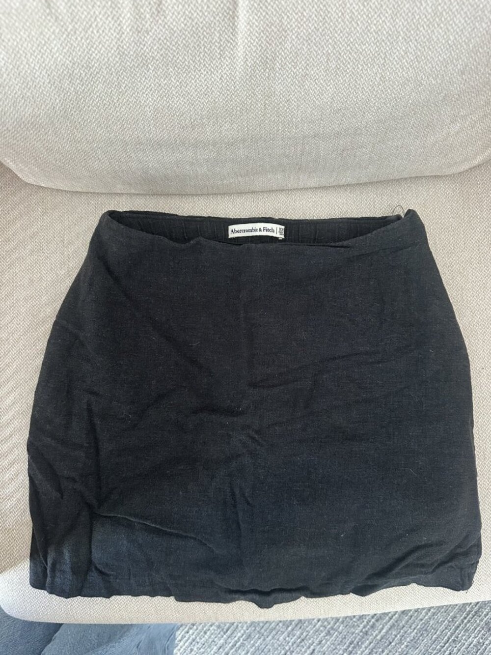 A&F Scarlett Mid Rise Linen-Blend Mini Skort